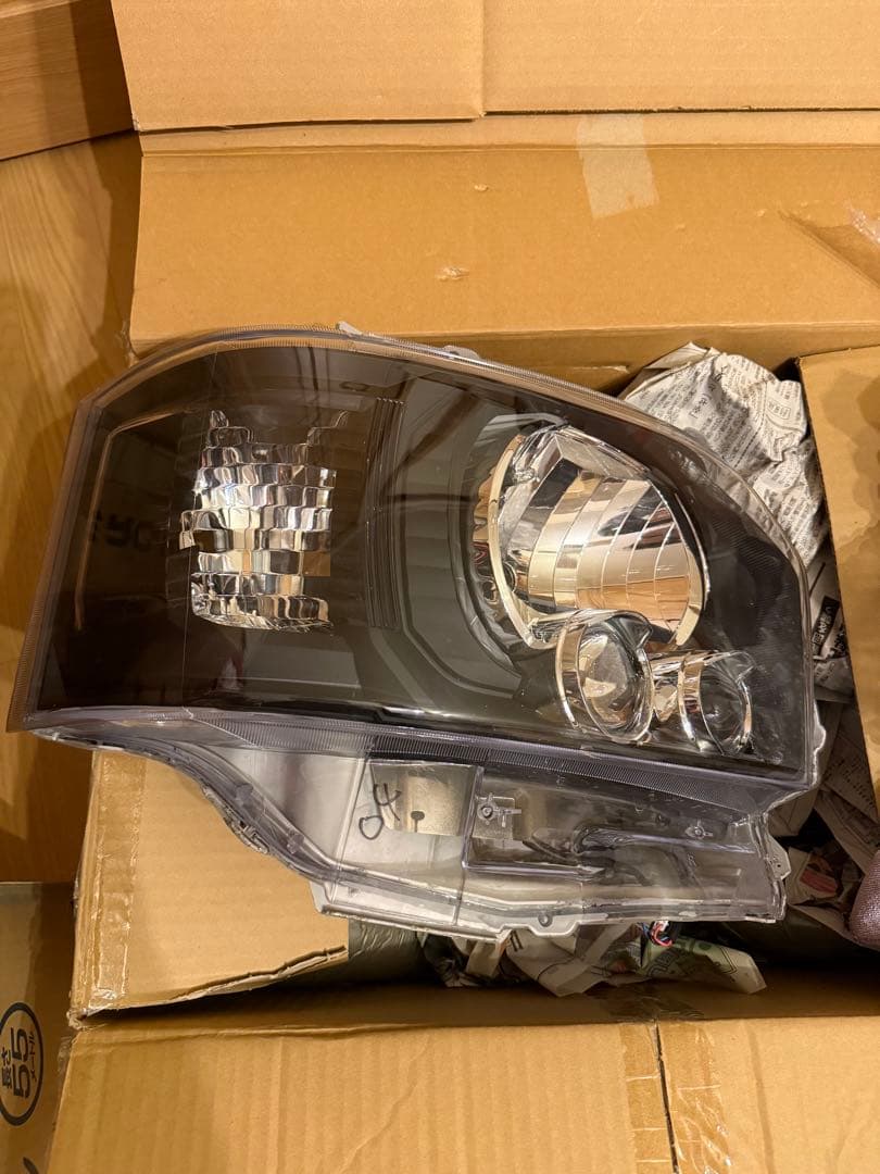 ハイエース純正LEDヘッドライトインナーブラック