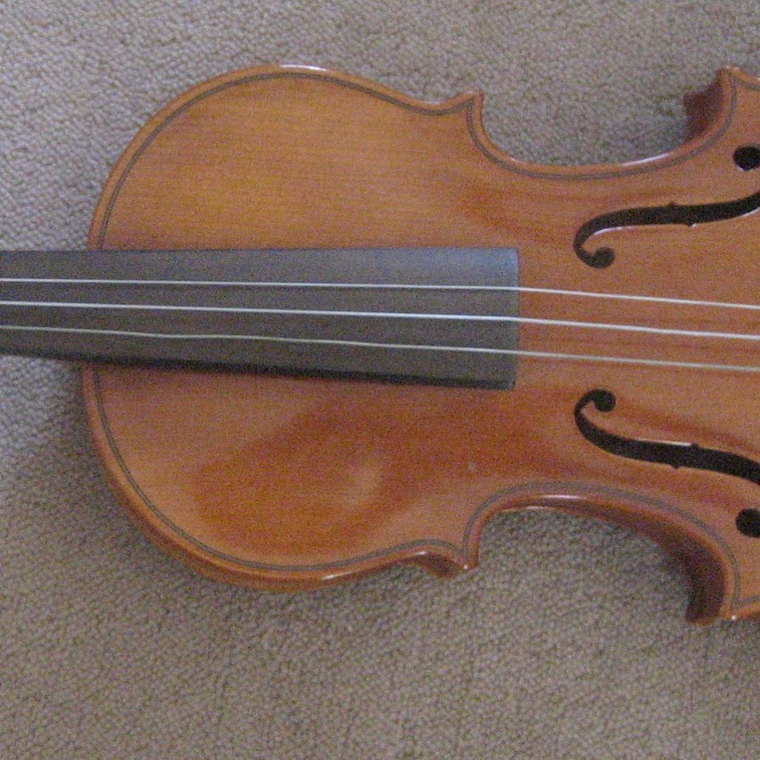 久々の大サービス　スズキバイオリン1/8 美品です　お店や玄関のアクセントにも