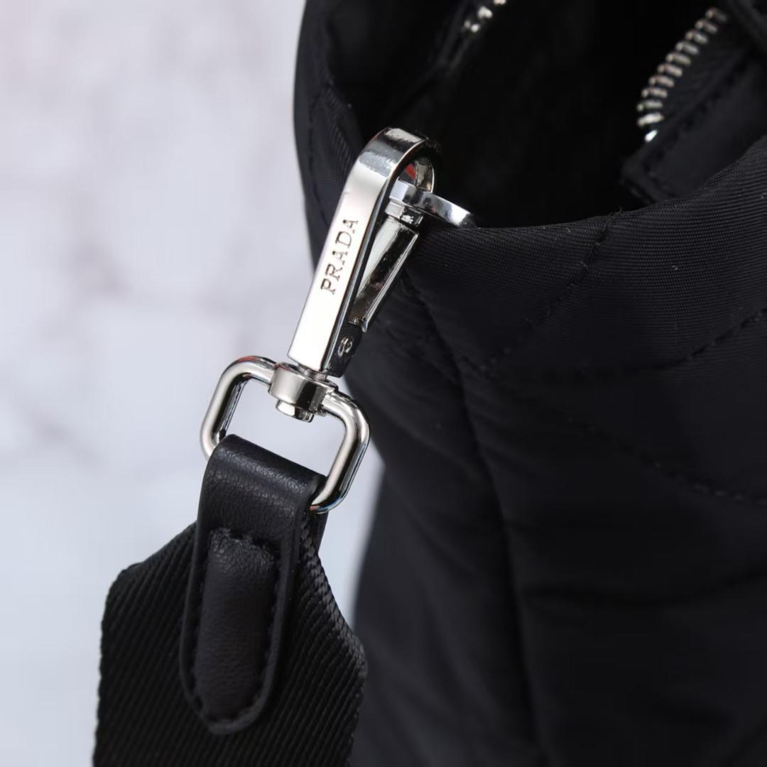 良品ノベルティ　ハンドバッグです　ブラック　バッグ