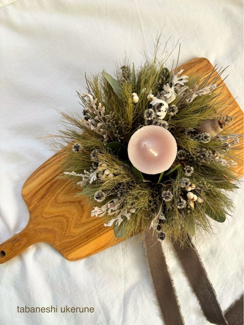 フサフサなコアラファンとナンキンハゼを紡いだシックなリース　クリスマス　リース