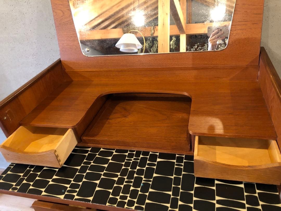 北欧ヴィンテージ家具　デンマーク　ドレッシングチェスト