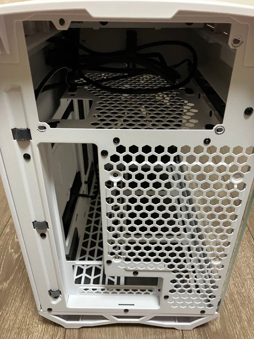 フラクタルデザイン　トレントナノ