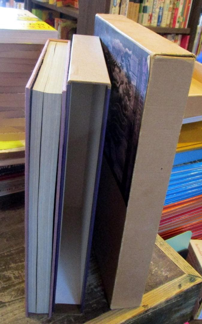 建築ロマネスク(紅花青鳥圖)