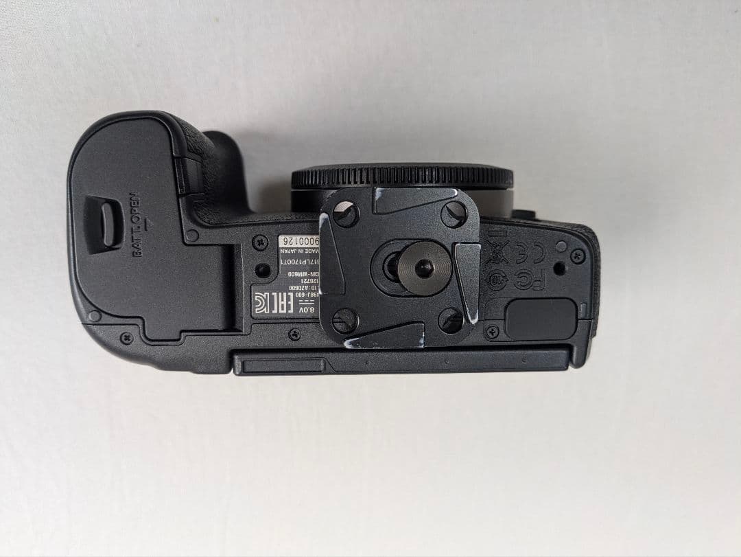 美品　Canon EOS R ミラーレスカメラ 本体　防湿庫保管　付属品多数